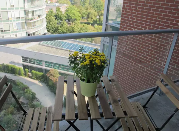 688 Abbott ST #1008 Vancouver, BC V6B 0B9