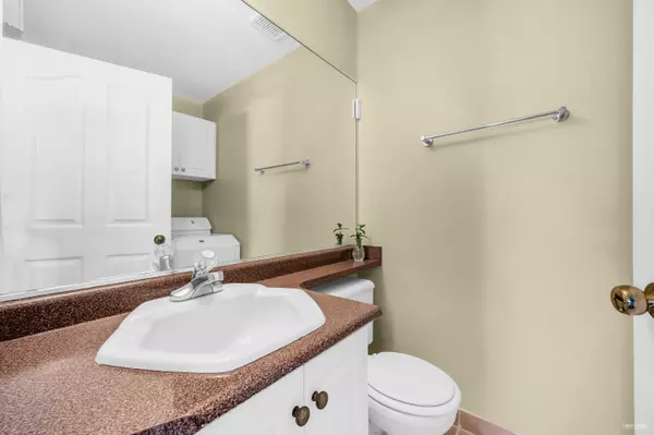 7222 16th AVE Burnaby, BC V3N 1N5