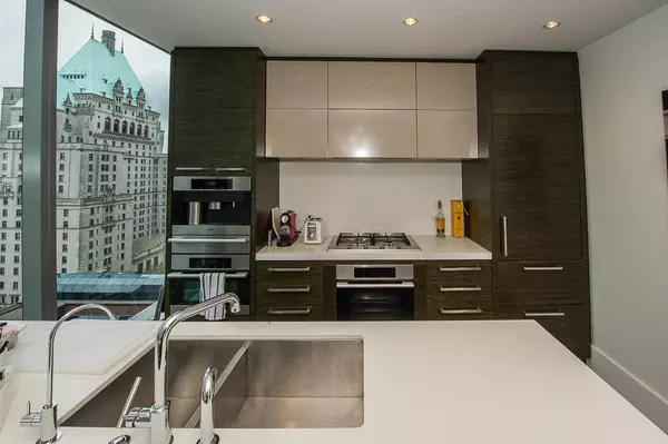 Vancouver, BC V6C 0B5,667 Howe ST #1505