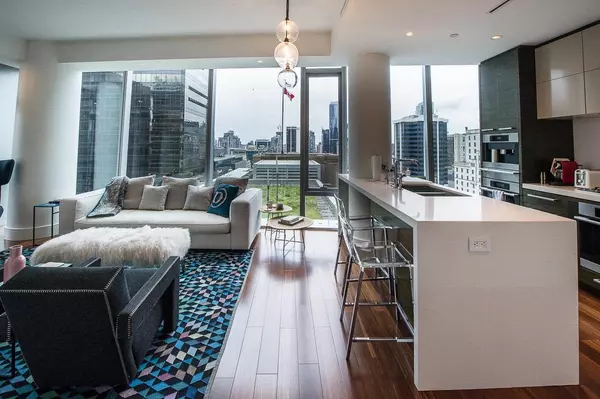 Vancouver, BC V6C 0B5,667 Howe ST #1505