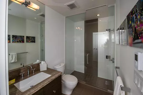 Vancouver, BC V6C 0B5,667 Howe ST #1505