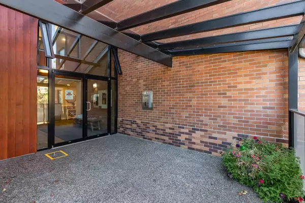 Surrey, BC V4A 9C2,1830 E Southmere CRES #203