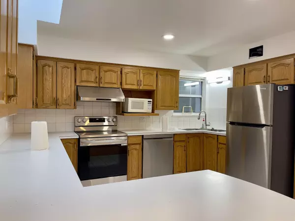Vancouver, BC V5P 2P4,1921 Harrison DR #2