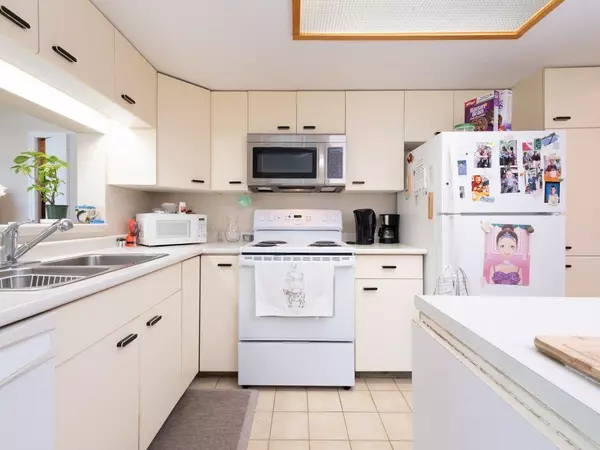 995 Roche Point DR #304 North Vancouver, BC V7H 2X4