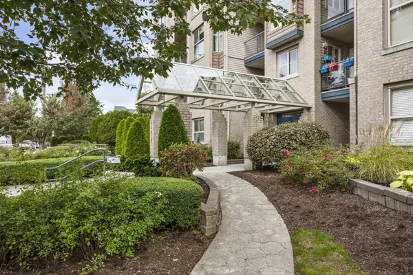 Langley, BC V3A 3W2,20237 54 AVE #302