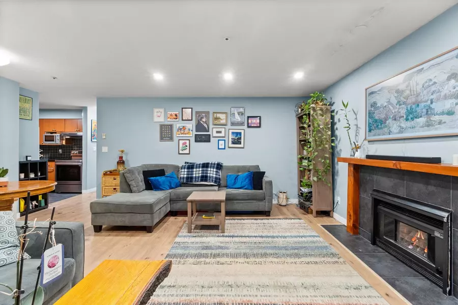 1689 E 4th AVE #102, Vancouver, BC V5N 1J7