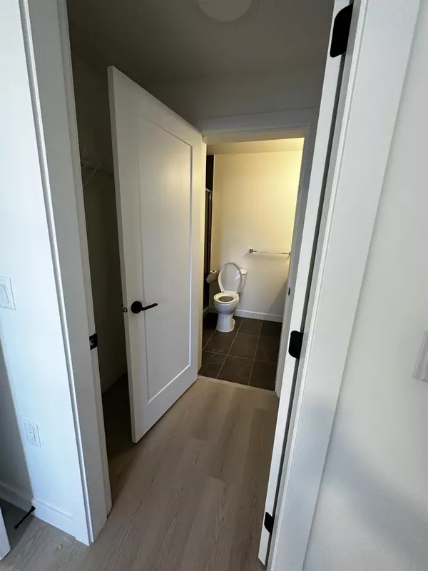 2002 Saint George ST #403 Port Moody, BC V3H 0N4