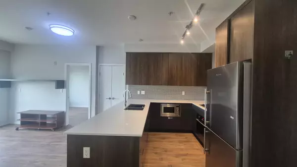 Burnaby, BC V5J 0H3,6283 Kingsway #323