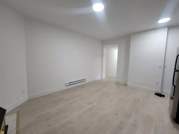 Surrey, BC V3S 7V5,14673 84a Ave #Suite