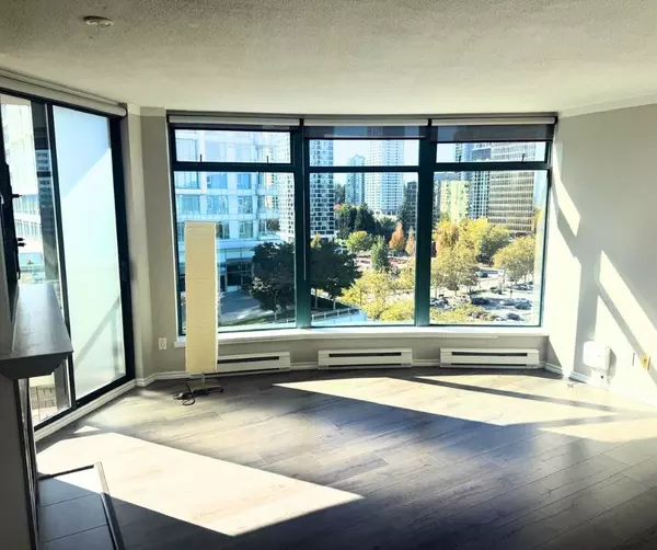 Burnaby, BC V5H 4T1,4505 Hazel ST #1305