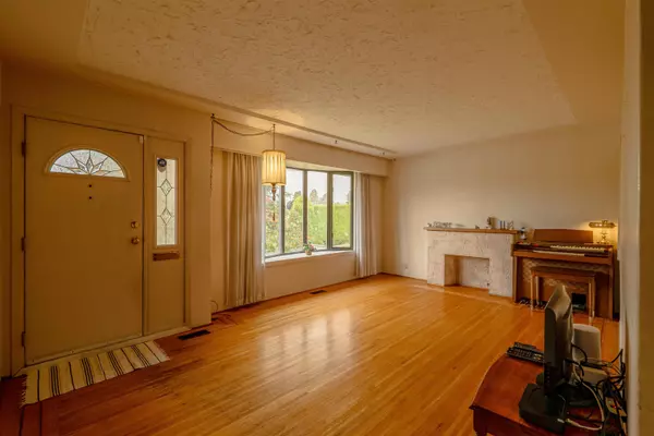 Burnaby, BC V5G 3M5,4638 Royal Oak AVE