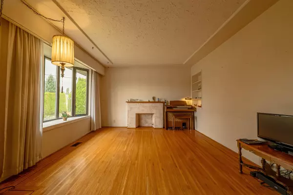 Burnaby, BC V5G 3M5,4638 Royal Oak AVE