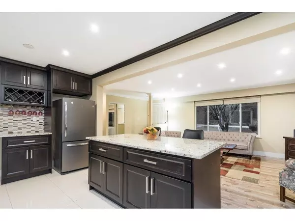 3228 Cedar DR Port Coquitlam, BC V3B 3C4