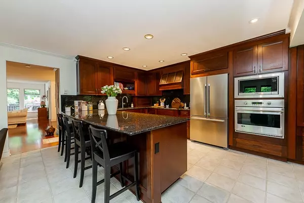 North Vancouver, BC V7H 2Z6,1174 Strathaven DR
