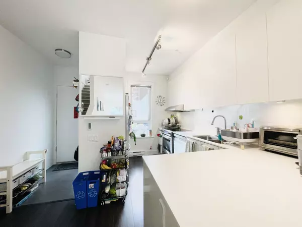 Burnaby, BC V5J 0G1,6868 Burlington AVE #35