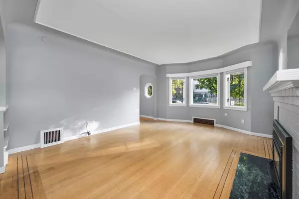 Vancouver, BC V6R 3W4,3091 Crown ST