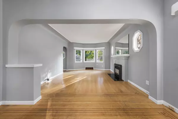 Vancouver, BC V6R 3W4,3091 Crown ST