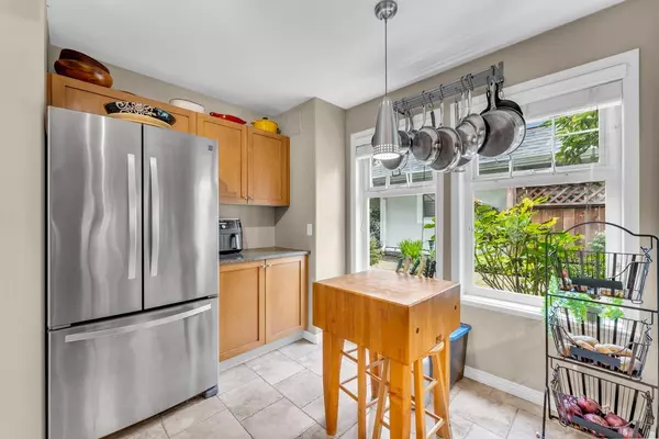 Surrey, BC V4A 1T3,15442 16a AVE #24