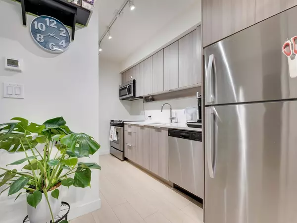 13308 Central AVE #2311 Surrey, BC V3T 0M4