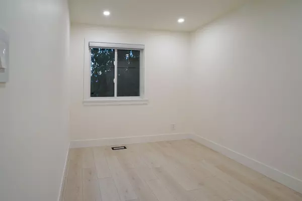 Burnaby, BC V5B 3M5,2078 Springer AVE