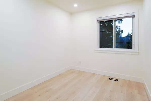 Burnaby, BC V5B 3M5,2078 Springer AVE