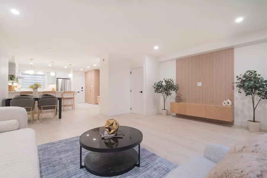 2078 Springer AVE, Burnaby, BC V5B 3M5