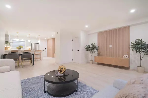 2078 Springer AVE, Burnaby, BC V5B 3M5