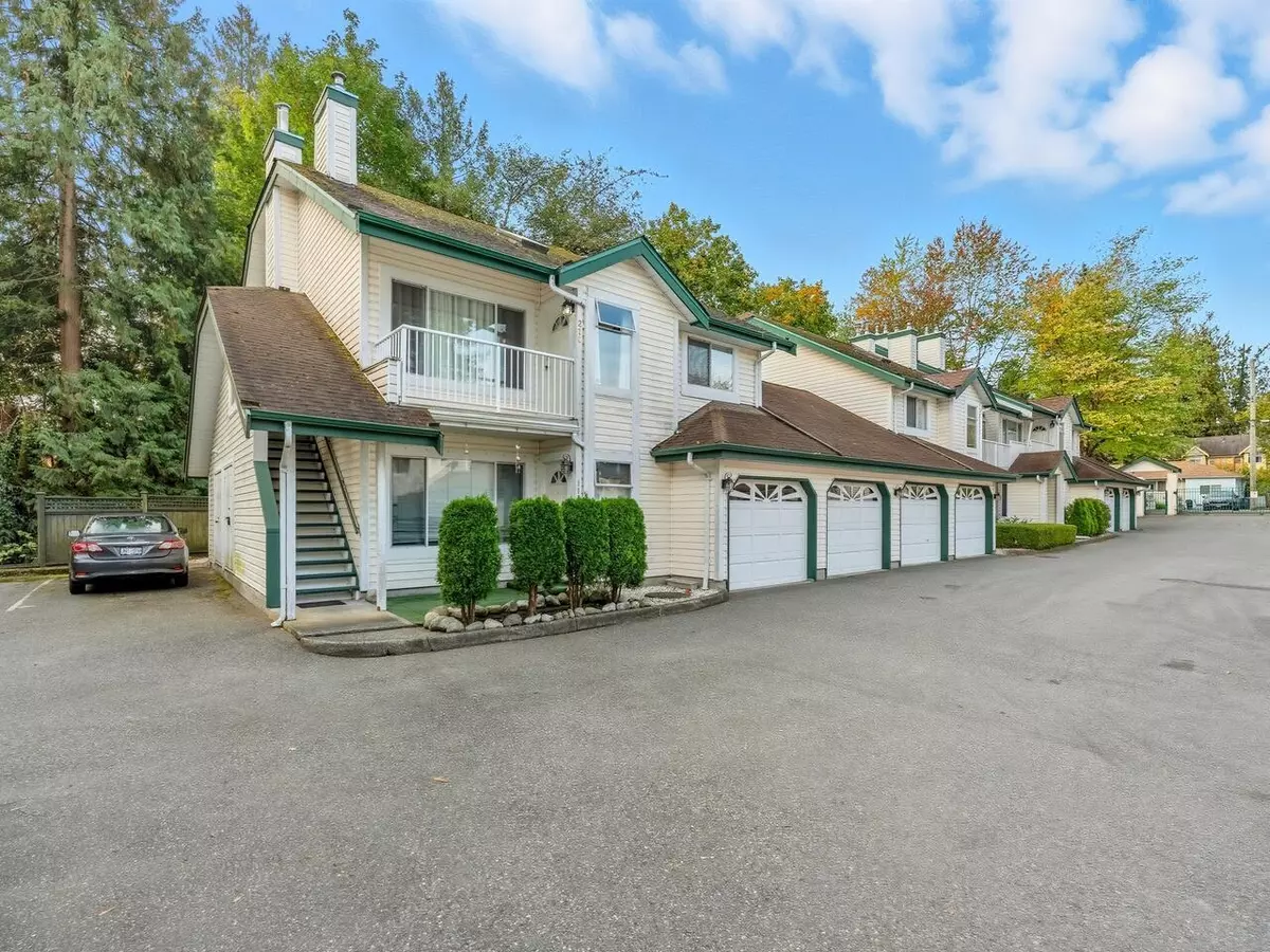 Surrey, BC V3R 4K5,10308 155a ST #210