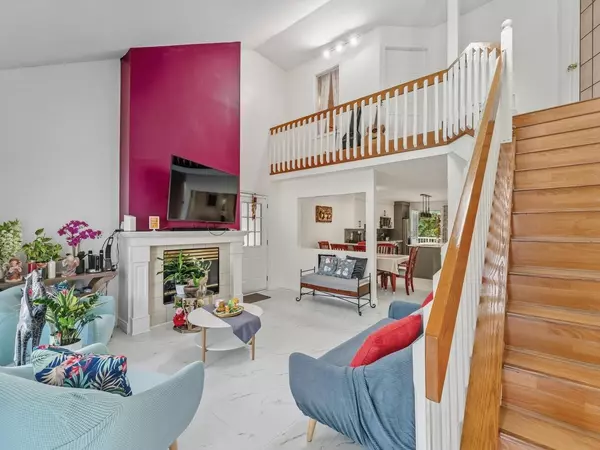 Surrey, BC V3R 4K5,10308 155a ST #210