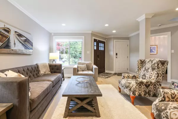 North Vancouver, BC V7R 2L4,1076 Clements AVE