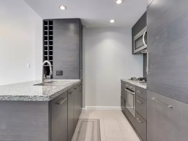 Vancouver, BC V6B 0H4,833 Homer ST #2507
