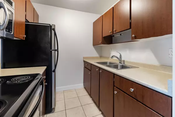 Langley, BC V3A 1M8,5664 200 ST #4