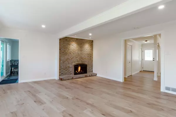 Port Coquitlam, BC V3C 4C3,1496 Mary Hill LN