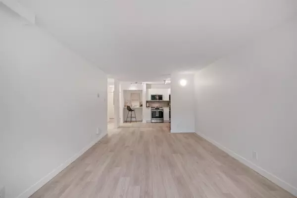North Vancouver, BC V7P 3E3,2012 Fullerton AVE #201