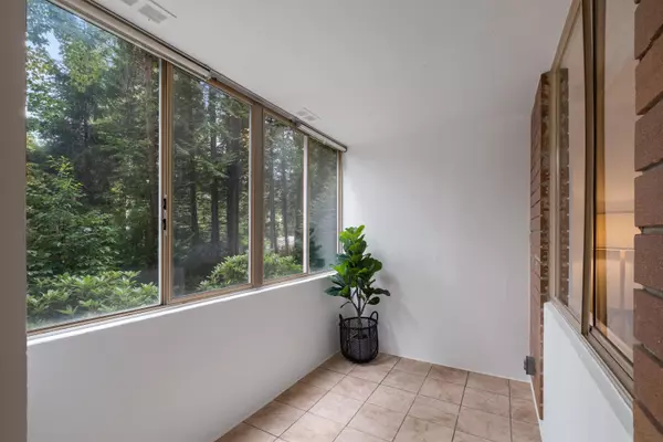 2012 Fullerton AVE #201 North Vancouver, BC V7P 3E3