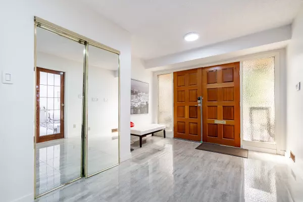 North Vancouver, BC V7H 1P6,2940 Dresden WAY