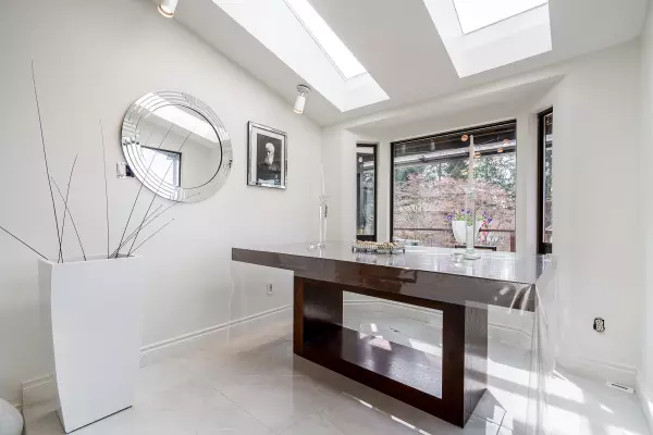 2940 Dresden WAY North Vancouver, BC V7H 1P6