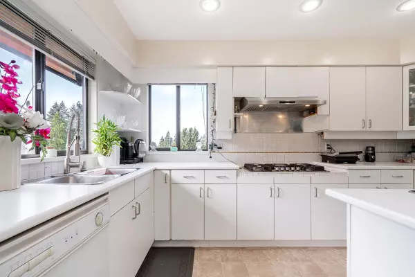 2940 Dresden WAY North Vancouver, BC V7H 1P6