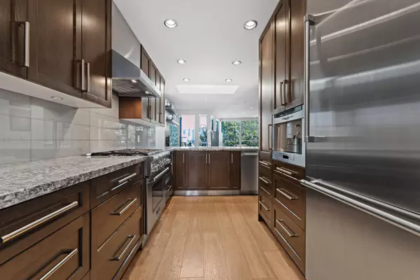 638 W 7th AVE #325 Vancouver, BC V5Z 1B5