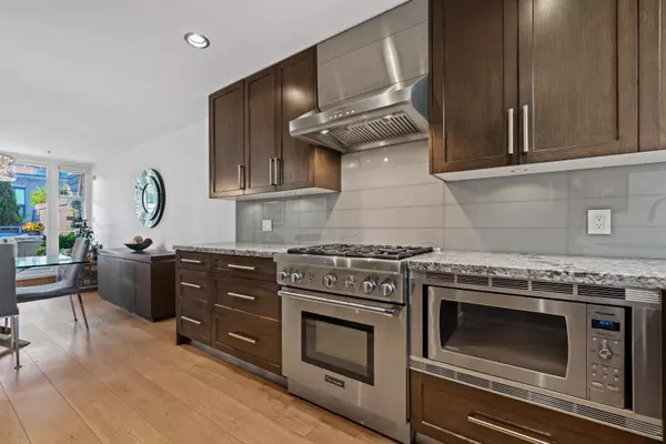 638 W 7th AVE #325 Vancouver, BC V5Z 1B5
