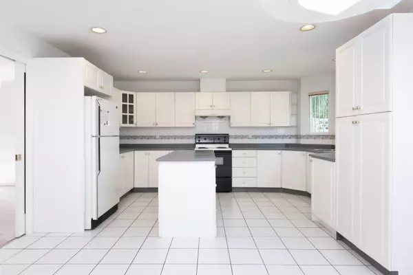 9900 Patterson RD Richmond, BC V6X 1R2