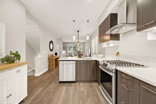 Tsawwassen, BC V4M 0C3,1894 Osprey DR #171