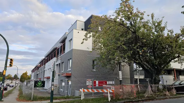 Vancouver, BC V5N 1B6,2250 E 1st AVE #316