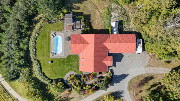 Roberts Creek, BC V0N 2W5,2440 Sunshine Coast HWY