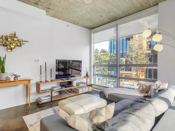 919 Station ST #306 Vancouver, BC V6A 4L9