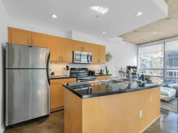 Vancouver, BC V6A 4L9,919 Station ST #306