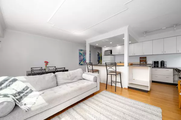 Vancouver, BC V6H 1J5,1235 W 10th AVE #8