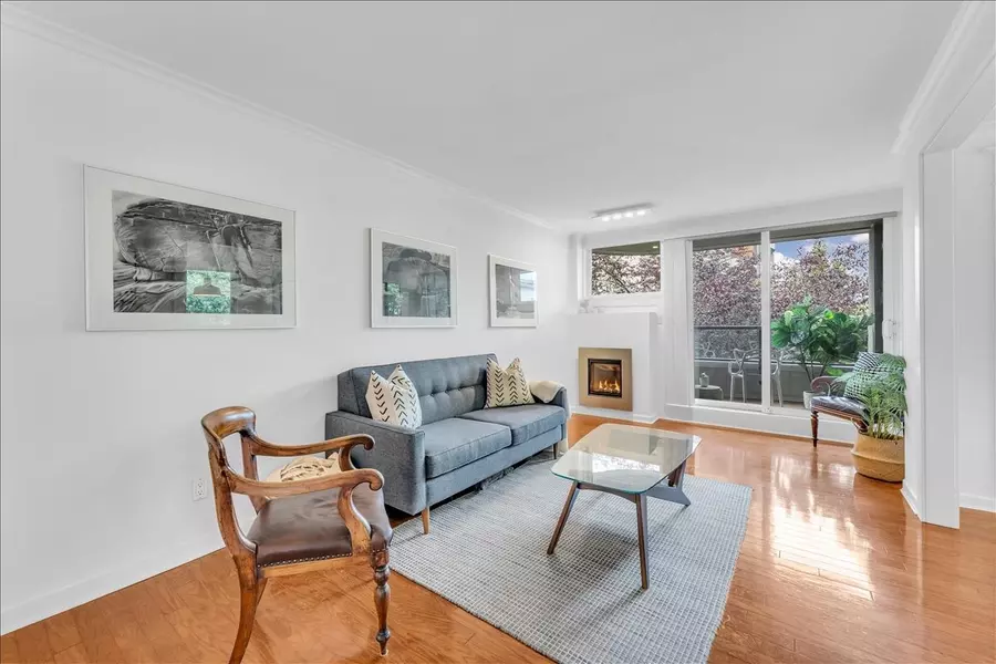 1330 Jervis ST #401, Vancouver, BC V6E 2E3