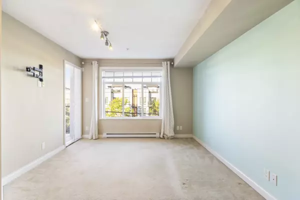 Langley, BC V3A 0A6,5516 198 ST #302