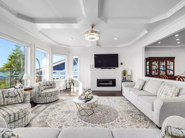 White Rock, BC V4B 1M8,15354 Royal AVE